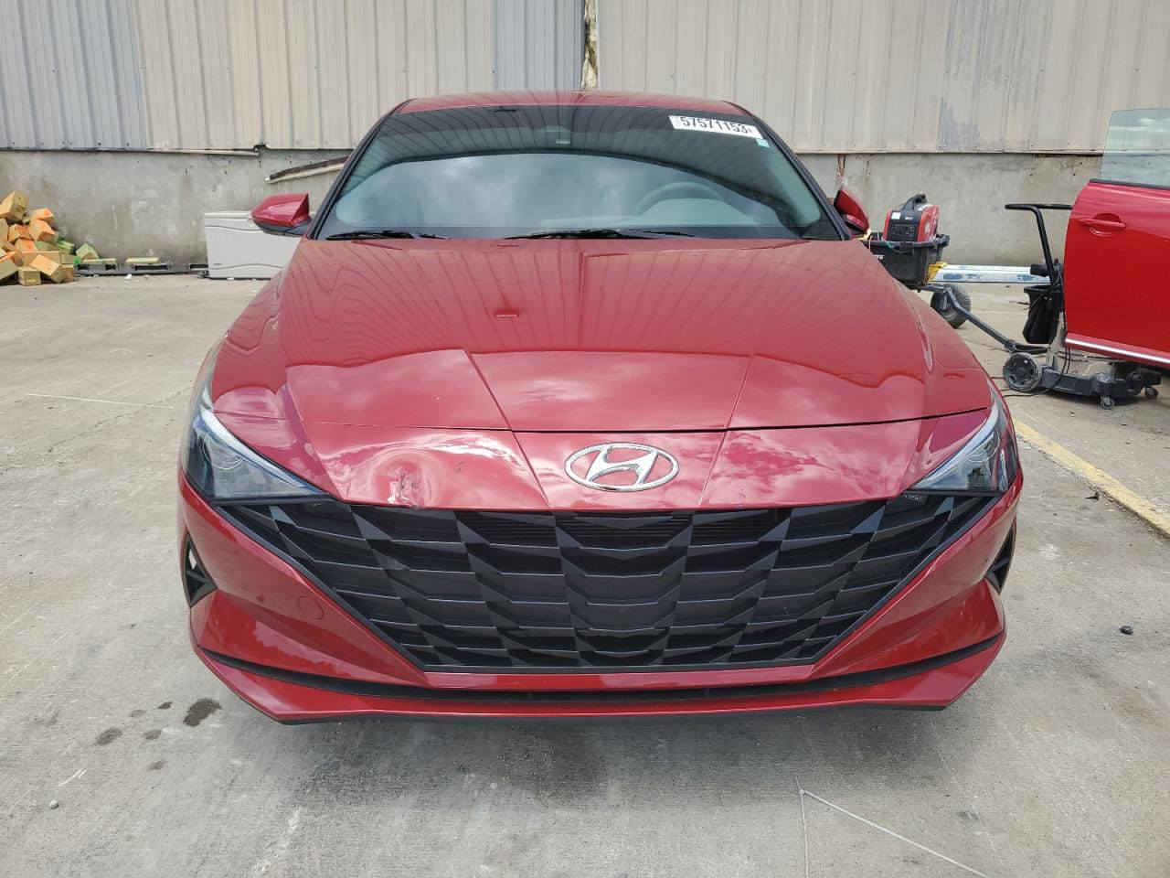 السلام عليكم النترا وارد امريكي سياره مكفولة بدون حادث صور موجوده من امريكا موديل 23 السعر 170 وبيها مجال قليل علما اني مكلف بالنشر الاتصال***********
