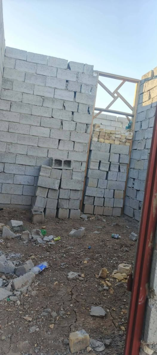 السلام عليكم
هيكل للبيع حي الحكيم نزلة بيت منشد قرب محطة الواسطي جهة الكورنيش يبعد عن الكورنيش اقل ال١٠٠ متر مرقم من قبل البلدية مي كهرباء خدمات كاملة
المساحة ١٤٠ م غرفتين نوم وصحيات وهول واستقبال 
السعر ٢٣ مليون وبيه مجال 
واي استفسار بخصوص السعر الاتصال على رقم

***********
