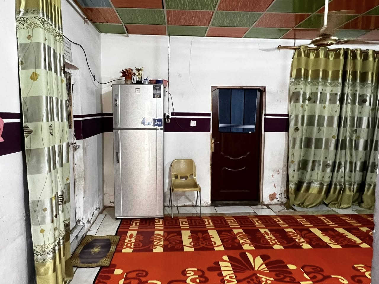 بيت للبيع 
4 غرف + حمامات داخليه
حديقه كبيره + حمامات خارجية 
استقبال 9 امتار 
مساحة البيت 220
طابو زراعي
عنوان البيت شارع المطار مقابل قرية الغدير شارع المطحنة 
للاستفسار خاص او الاتصال على الرقم
***********
