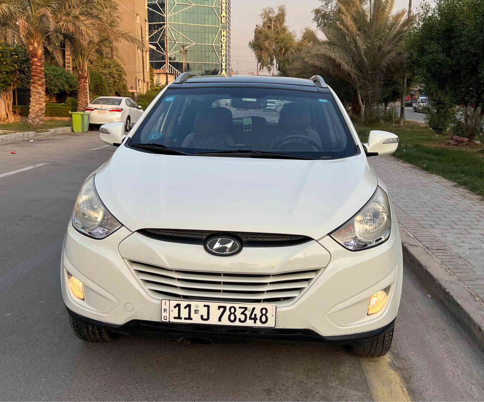 السلام عليكم عندي توسان مديل 2010 شكل 2011 خليجي فول 1.1 فور ويل محرك 2400  السياره رقم وهزه جديده بغداد بسمي مبدل بيها باب نفس الوان اصلي وكاله السياره بدون صبغ  بيها بارد خفيف بكم مكان والباقي مكفول من كلشي السياره كلش جديده ماشيه 87..//السعر 145 مكاني بغداد زيونه للاستفسار الاتصال ع *********** بغداد
