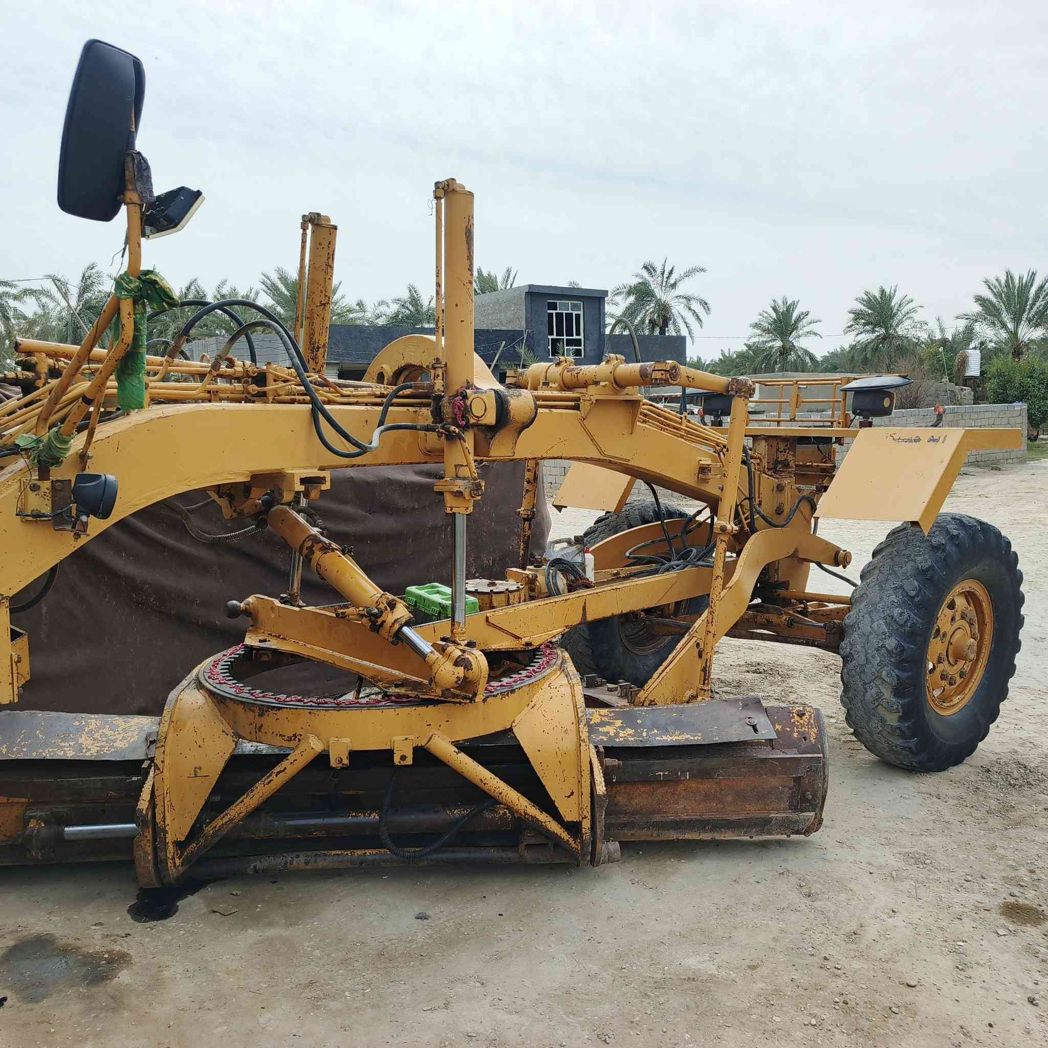 سلام عليكم كريدر كماتسو 37 موديل 82
تخم تاير رقم مثنه محرك ستندر مكينه خير من الله 
السعر 25 وبيه مجال استفسار انتصال عل رقم 
***********
