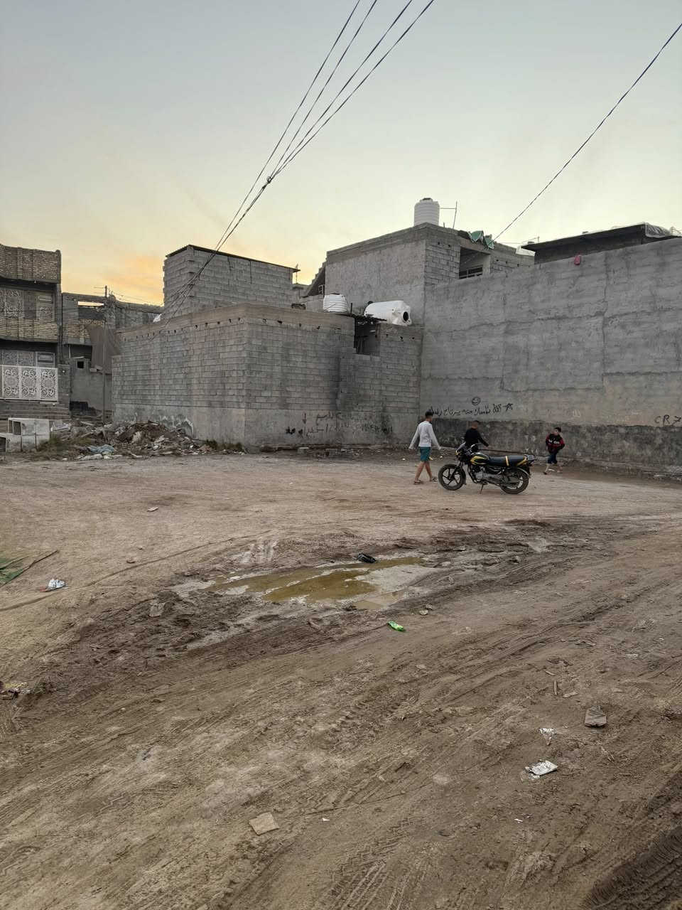 قطعة ركن للبيع  🏡
مكان وموقع مميز  منطقة سكنية  بعقوبه قرب قنطرة خليل باشا تبعد عن سوق بعقوبة  ٣دقيقة
كهرباء  + ماء 
200م  سعر 50 وبيها مجال قليل شراي يتصل و اخاص    
طابو زراعة سند ٢٥ 
***********
