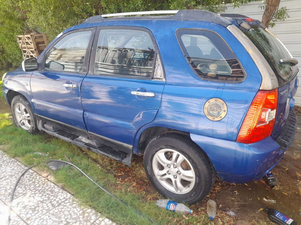 سبورتج موديل ٢٠٠٦ رقم بغداد مميز بسمي مكانه بغداد السياره بيه جفيه ومعمره وبيه مكانات مفطره وبيه صوت رواجز بلمكينه لا صرف ولاتبخير ولاتدخن شغاله السياره وسعره بسعر مكلوبه مامعمره 
وكلشي بلسوك سعره ٦٥ وبيه مجال 
*********** بغداد, العراق
