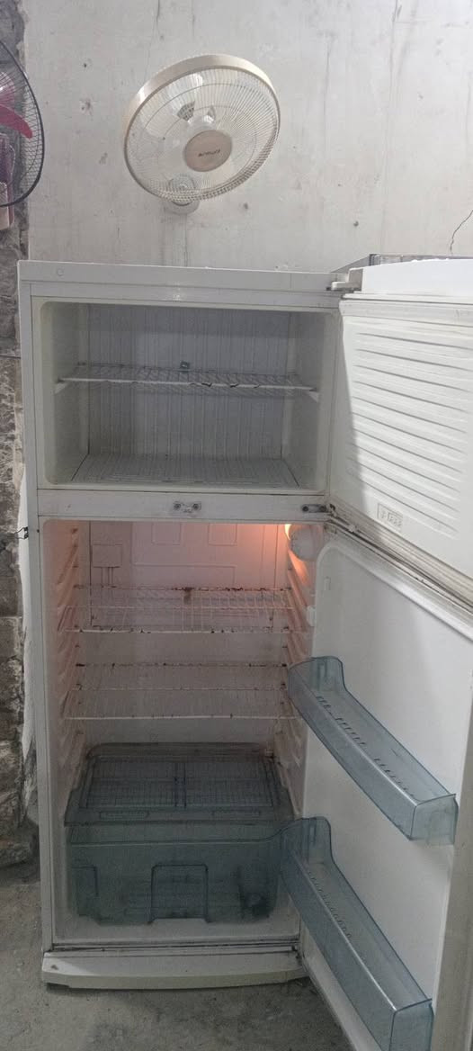 يارب يارزاق ثلاجه على شرط التجميد السعر بلاش 150 الف العنوان شاميه قرب مصرف الرشيد مصطفى الكرعاوي يوجد توصيل ***********
