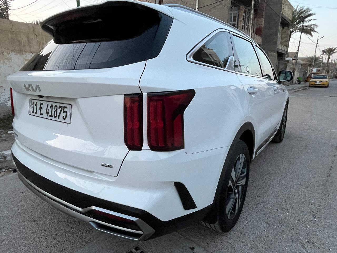 السلام عليكم
سورنتو موديل 2023 خليجي 
المواصفات 4X
أربع كامرات 
مقاعد جلد 
مقاعد تدفئة تبريد 
بانوراما 
جنطة كهرباء عداد المسافة 44 الف 
سيارة باسمي 
ملاحضة فقط يوجد تكحيل بسيط دعامية امامية 
العنوان بغداد الرصافة 
السعر 310 وبيه مجال 
رقم موبايل ***********
