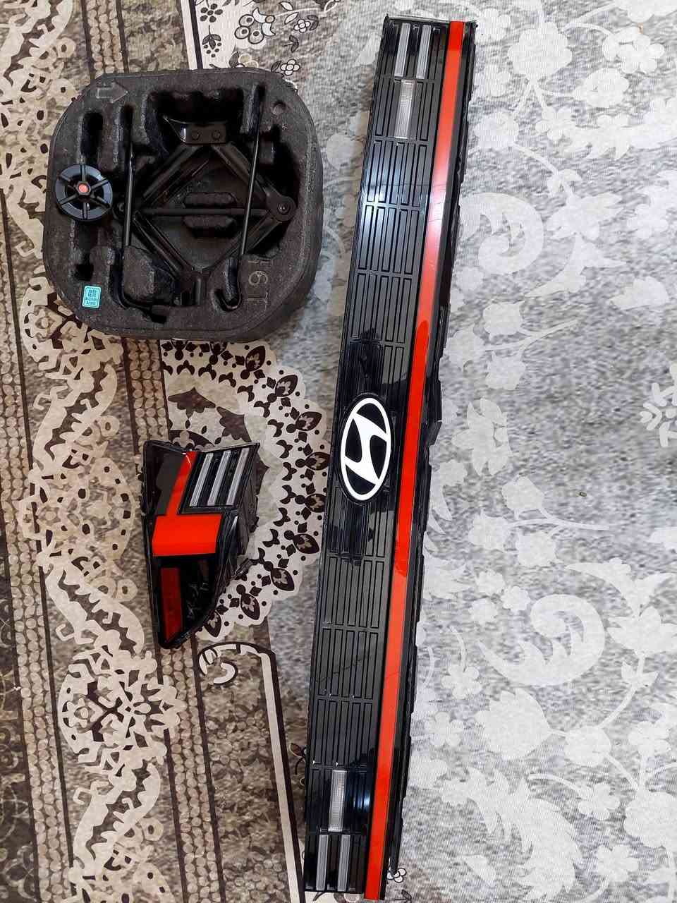 السلام عليكم  ..غراض للبيع.. سوناتا 2024 وارد امريكي  .صطاب  شغال  بي كسر الجامه/ وبك لايت شغال  ايسر بي كسر جامه / فلينه مع جك كامل محتوياته / ارضيات بلاديه بدون اي ضرر.
  ***********

