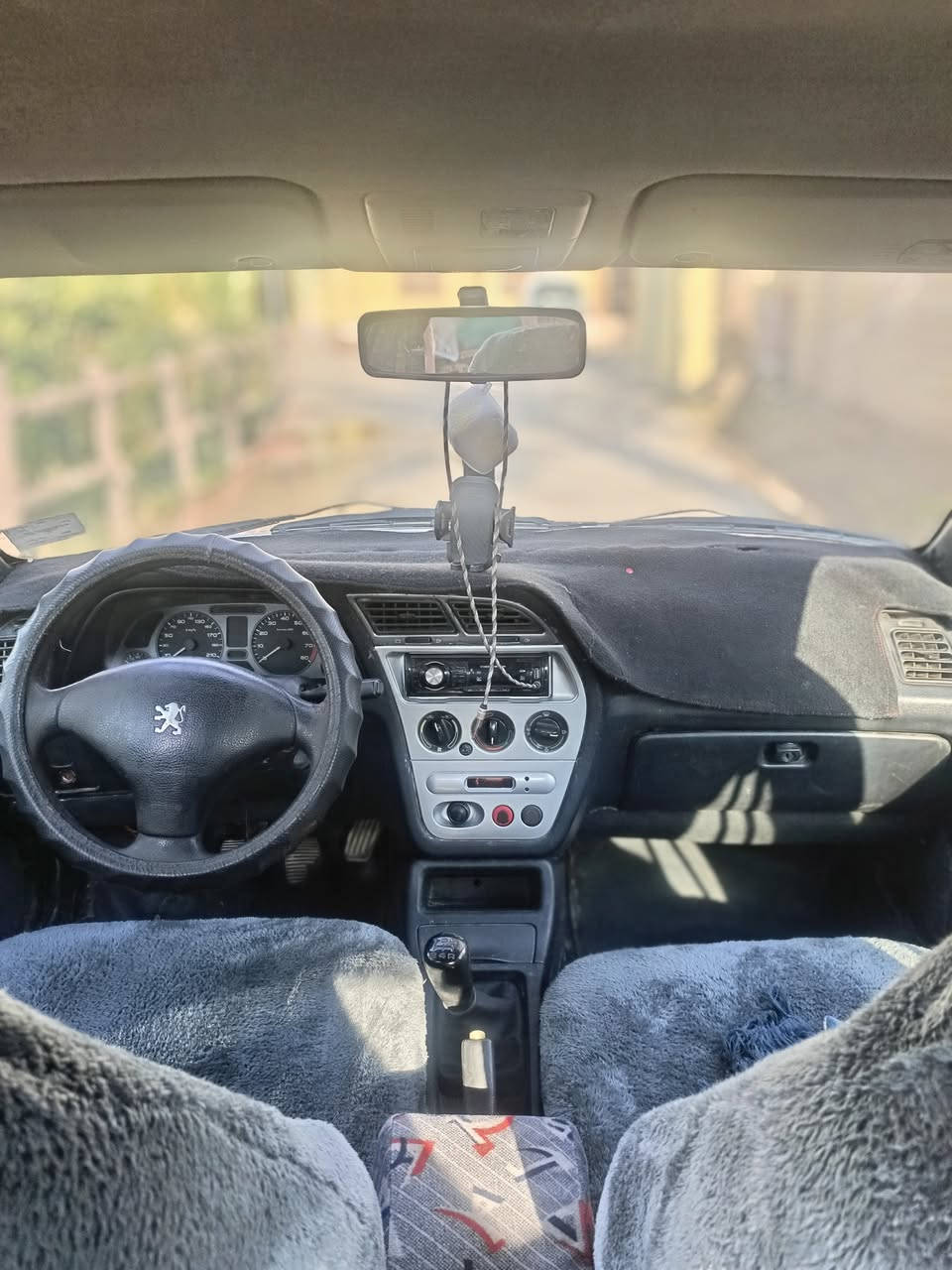 بيجو 306 للبيع موديل 2001 الماني بأسمي السنوية لل2027 ضررها جاملغ السكن  معدل عالبارد والبنيد مبدل شركة السعر 45 المكان بيجي للاستفسار الاتصال على الرقم ***********
