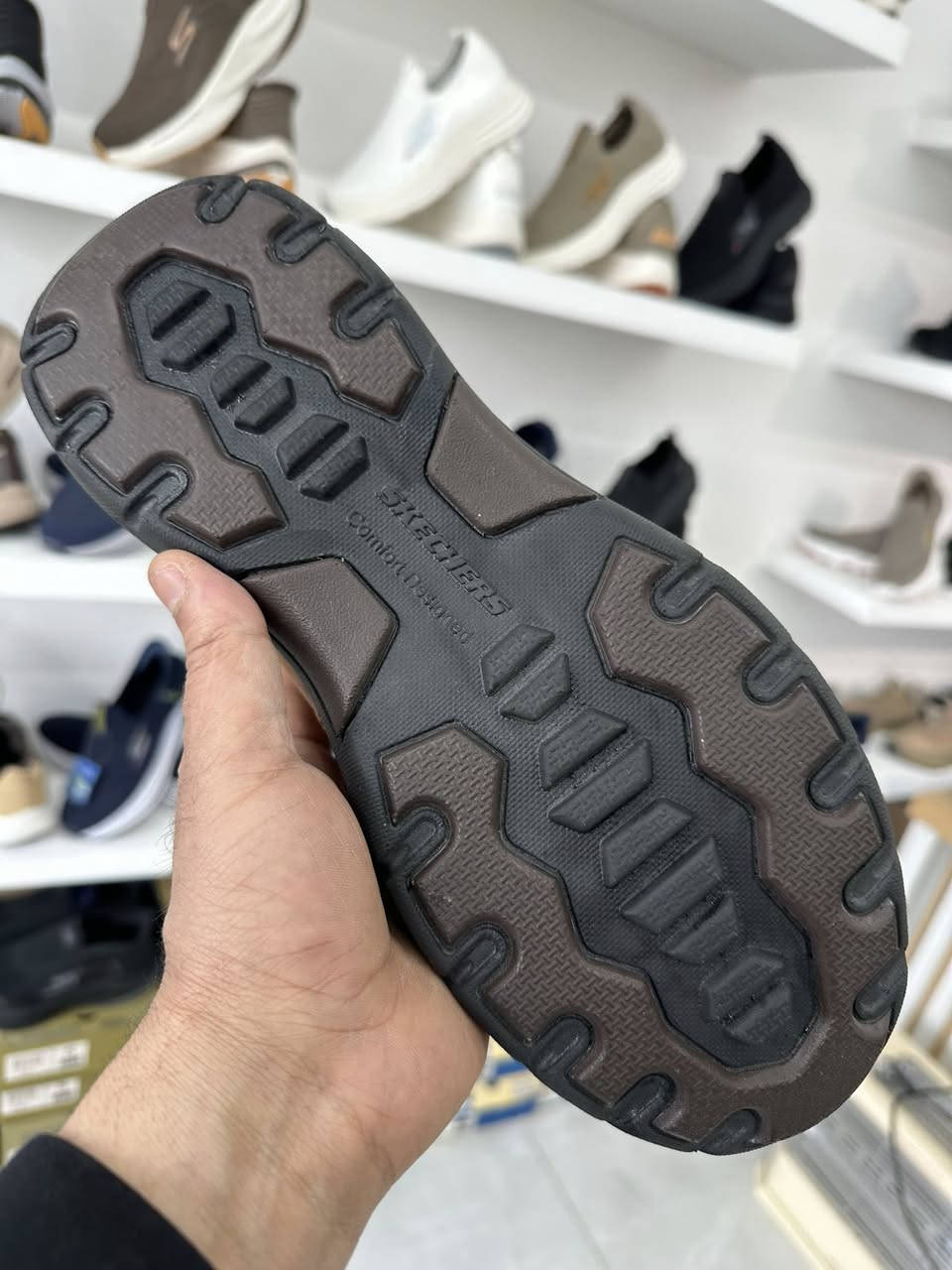 سكجرز وكالة اصلي 
شرط الفحص والضمان 
جديد غير مستخدم 
قياس 43 
طول القدم 28 cm 
توصيل جميع المحافظات


**إذا كنت صاحب هذا الإعلان وتريد حذفه لأي سبب، رجاءا أرسل رسالة إلى الدعم الفني**