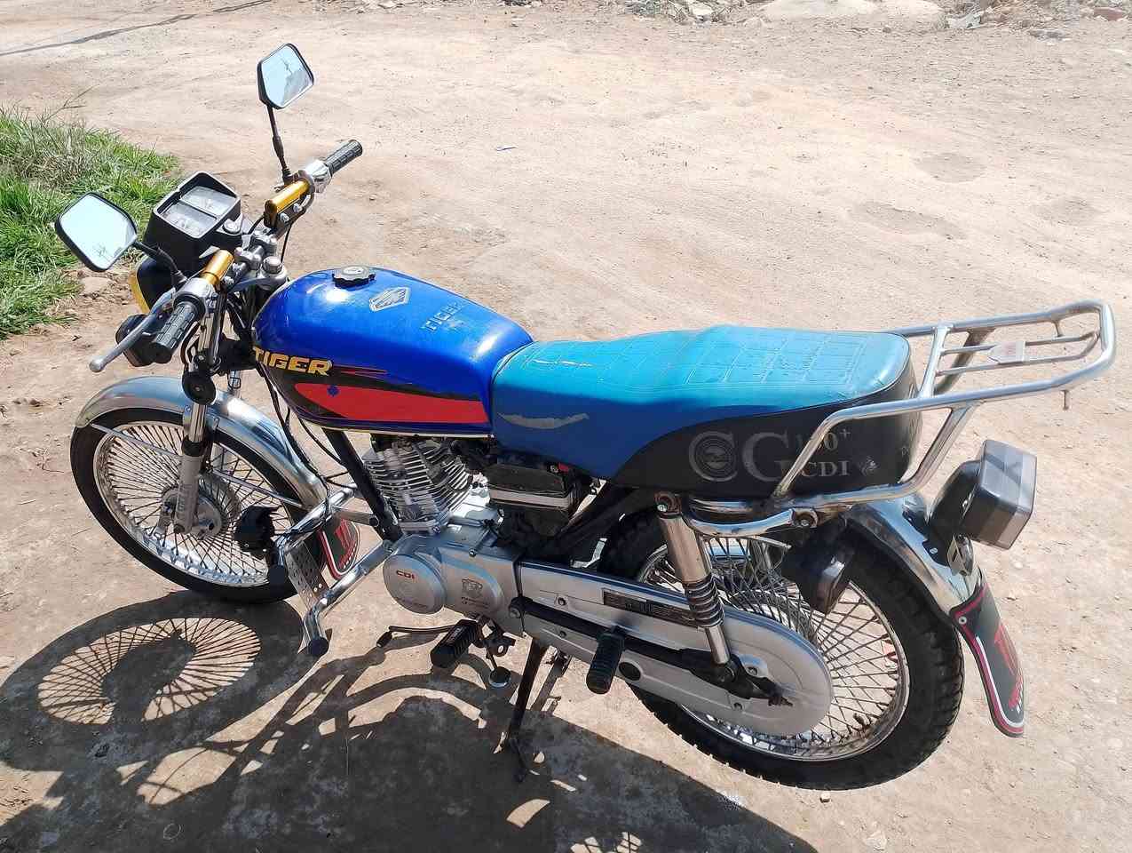 سلام عليكم 
ما شاء اللة تايكر 2021 اوراق كارتونية 
نضيف وخير من اللة 
للبيع السعر450 قفل 
المكان ديالى بعقوبة الرحمة جامع الاقصى 
اتصل ***********
