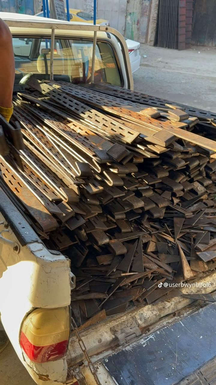 مكتب المدار لبيع وشراء وتأجير كافة انواع الجكات من1متر الى6 متر والسكلات والفخات العاديه والفخات الرباعيه دنك قوالب الصب جميع القياسات بولطات توصيل جميع المحافظات الإتصال على الرقم  ***********
