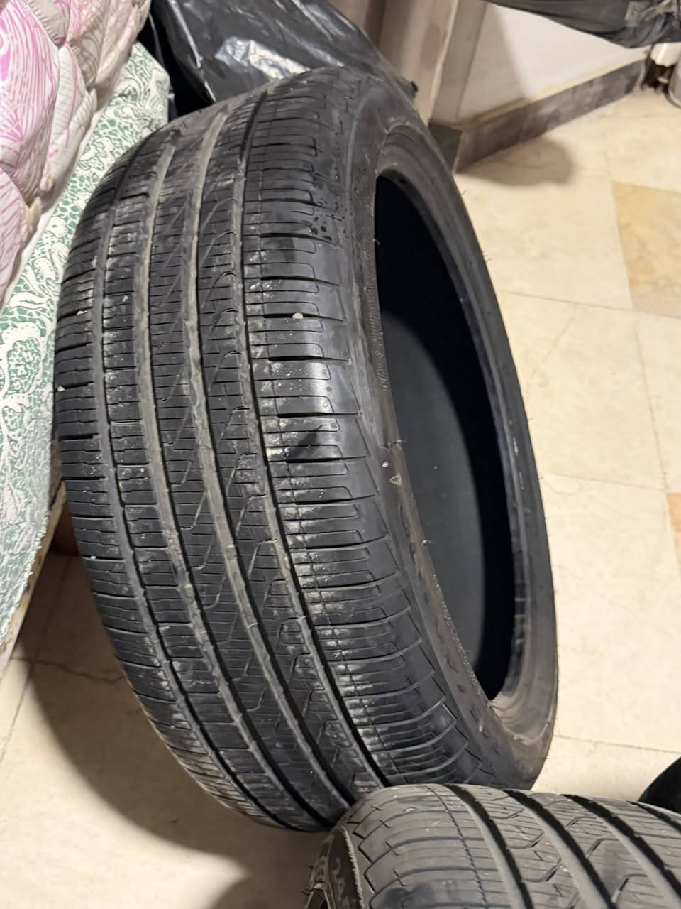 ٣ تايرات. للبيع رن فلات مال مرسيدس e450 2023  ماشيه ٥ الف                                 قياس 245/40.R19.  
للاتصال ***********
