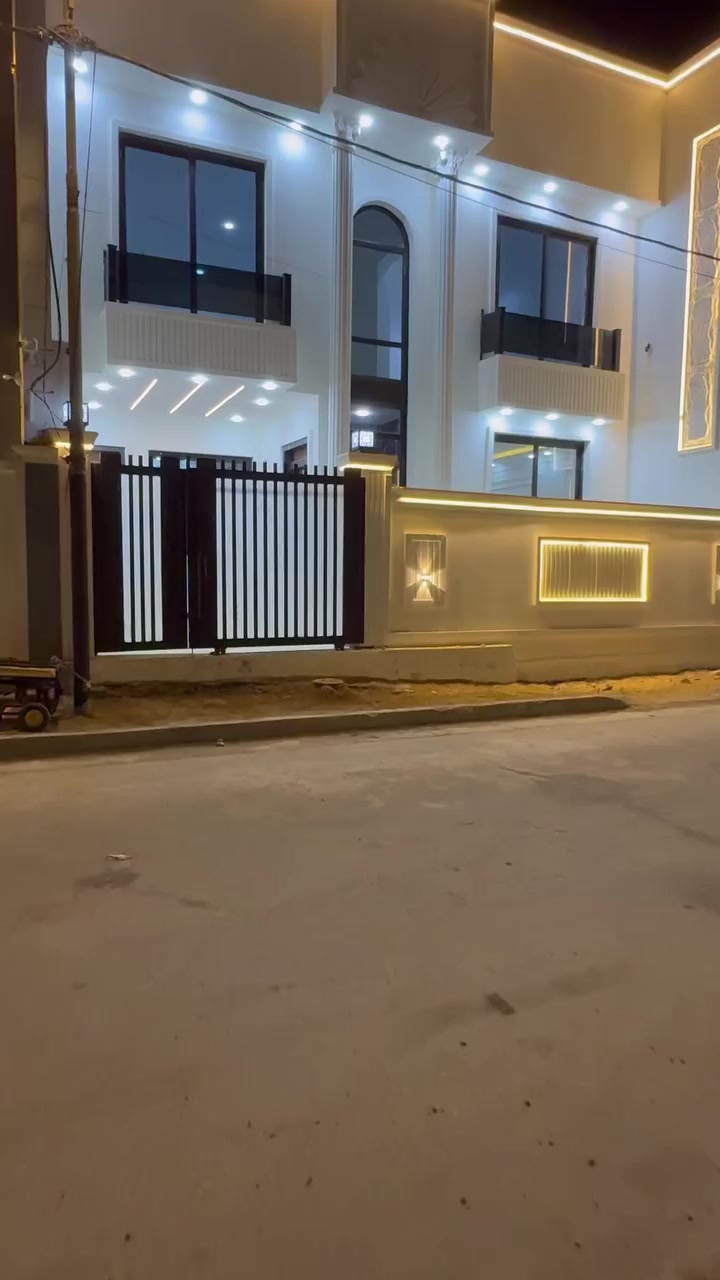 بيت للبيع 🏛️

📍 العنوان : حي الجامعة ، خلف شارع 20 التجاري 

📈 المساحة : 200 م واجهه 10 م والنزال 20 م 

يتكون من طابقين كونكريت مُسلح ✅

- غرف نوم عدد 4
- صالة معيشة عدد 2 فخمة 
- دورات مياه عدد 3 نظام سويت
- غرفة استقبال + مدخل
- مطبخ حديث بتجهيز كامل
- شلال داخلي
- كراج سيارة 
- تسليم مباشر

⚠️ السعر : 395 مليون قابل للتفاوض

☎️ للاستفسار اكثر اتصل على : ***********

أو

📍 زيارة مكتبنا الكائن في خدمي الجزائر، مقابل المصرف الاهلي العراقي

📤 مكتب أحمد صبري للاستثمار العقاري
