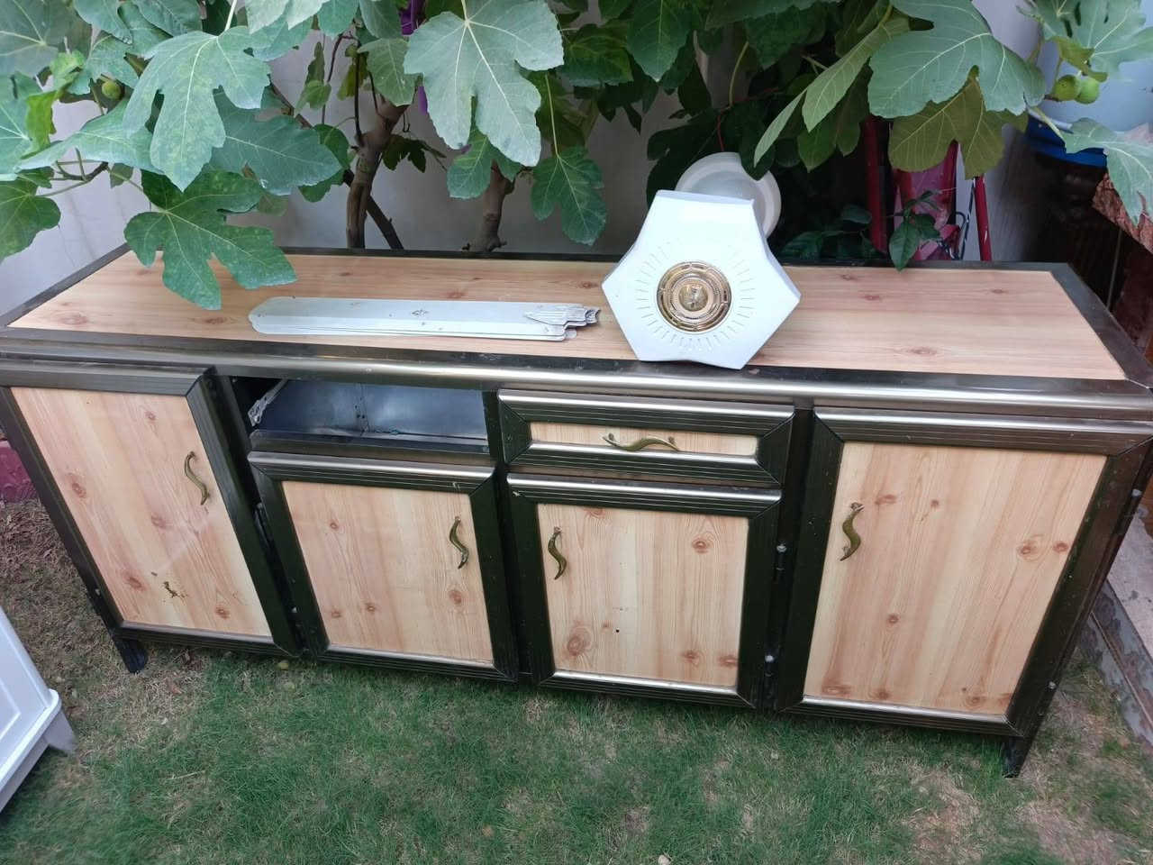 غراض لبيع المكان بغداد نهايه حي أور سبع قصور شارع ابو علي واتساب *********** اتصل واني بخدمتكم تره ماارد ع التعليقات الشراي يتصل تحياتي للجميع
