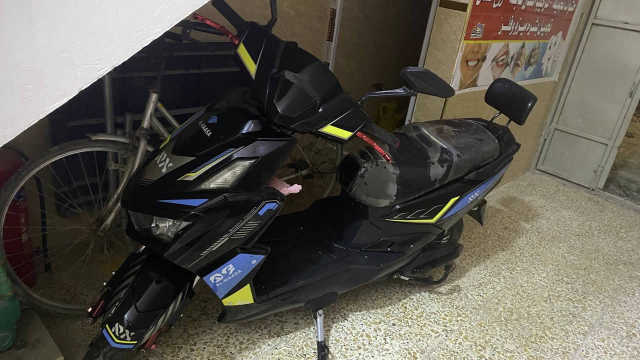 سلام عليكم
دراجه شحن سكنس 
٦باتري دبل
دبل كارت  تشغيل
دبل بصمه
دبل سويج
تشغيل عن بعد 
جهاز اندار 
رجوع الى الخلف
دبل اشاره 
كير ٤ سرعات 
شاشه ايباد قارى عطلات
زنون عالي ناصي 
ستاند تعليك و صفح
تجوه ضهر
مساحه تخزين صندوق كبير 
ومواصفات هواي متخلص 
صار شهر من اخذتها 
دراجه خير من الله 
٦٥٠ قفلها مكاني الاعظميه 
***********
