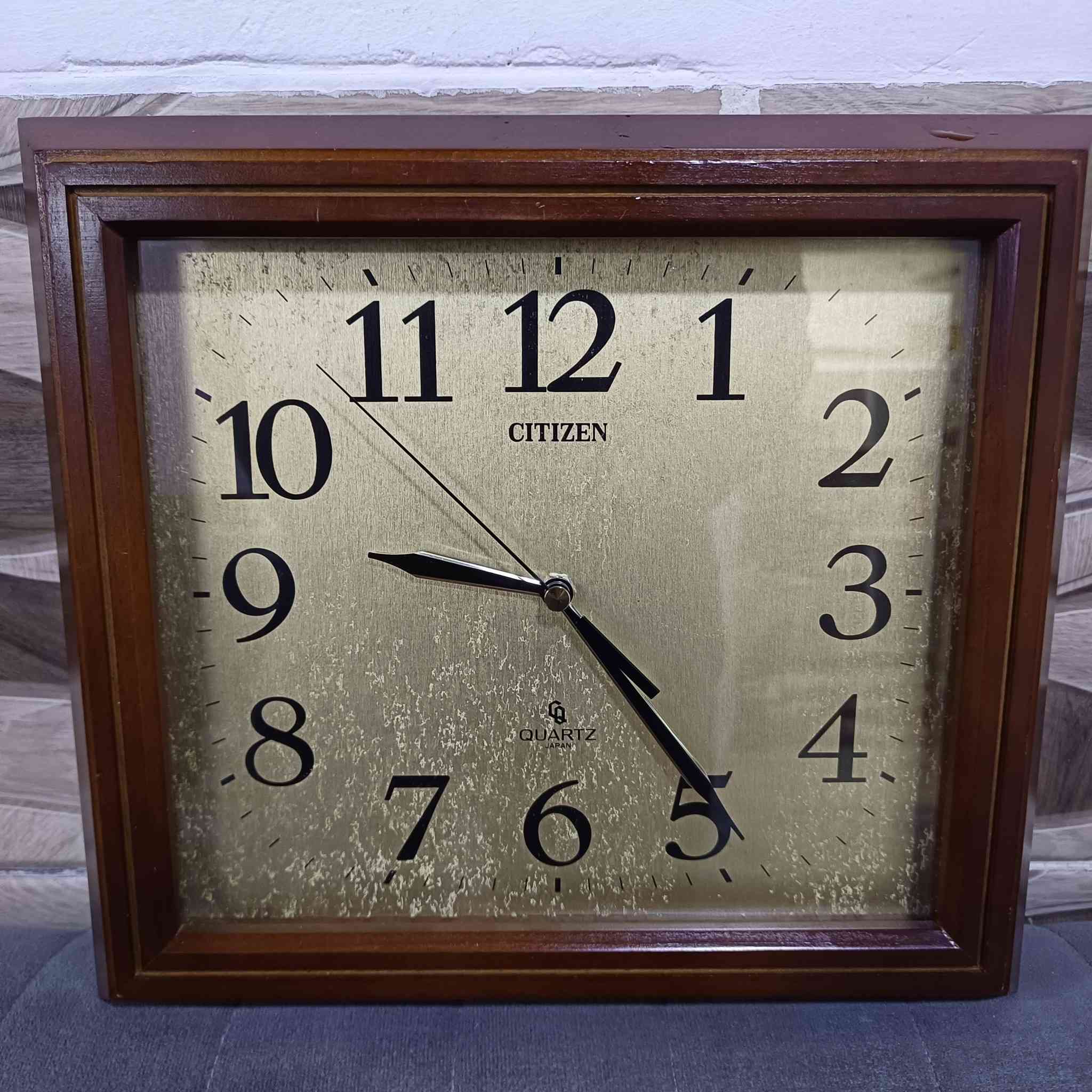 ساعات جدارية اصلية صنع ياباني.. سيتزن . سايكو .. صناعة قديمة مخزنة استعمال يابان فقط الاتصال او المراسلة ***********
