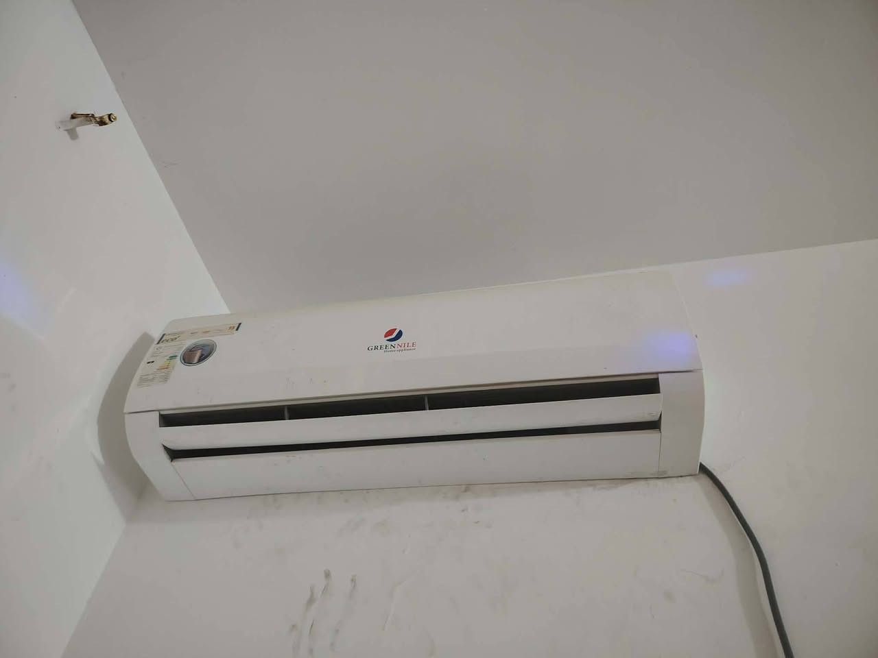 سبلت للبيع شغال تبريد وتدفئه عالفحص متواجد بالصويرة للاستفسار ***********
 (السعر ٤٠٠ وبي مجال )
