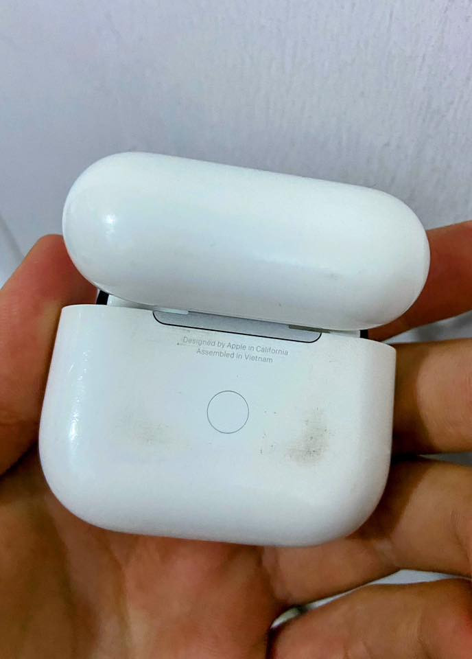 سلام علیکم ورحمة الله وبركاته
سماعه ايربود للبيع 
سعره 75
للاستفسار واتساب
***********
