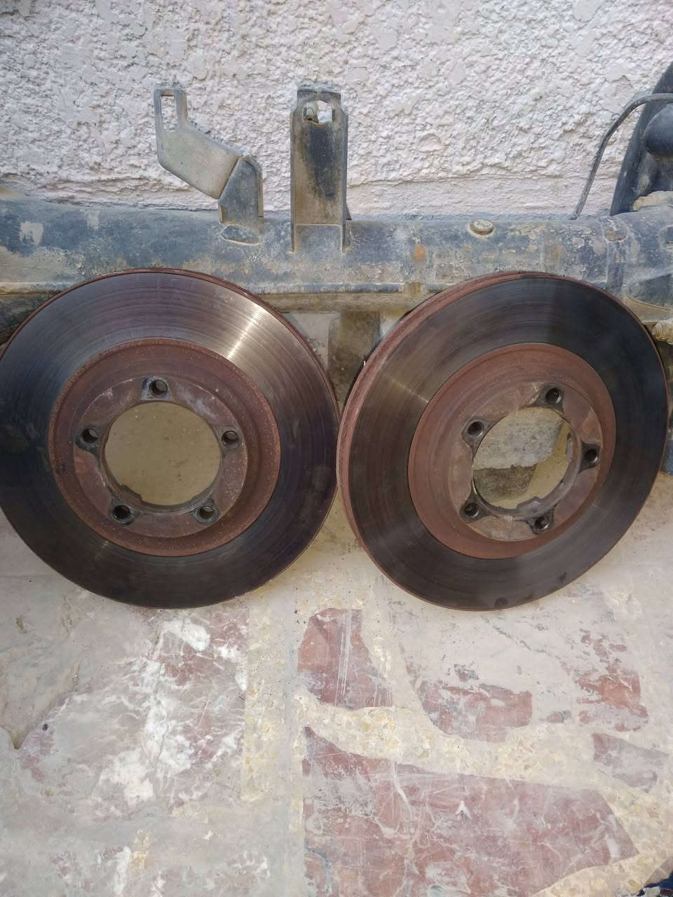 سلام عليكم شفتات عدد ٢ وفلنجات عدد ٢ ستاركس ٢٠٠٧ كلهن ١٠٠ مكان بغداد ***********
