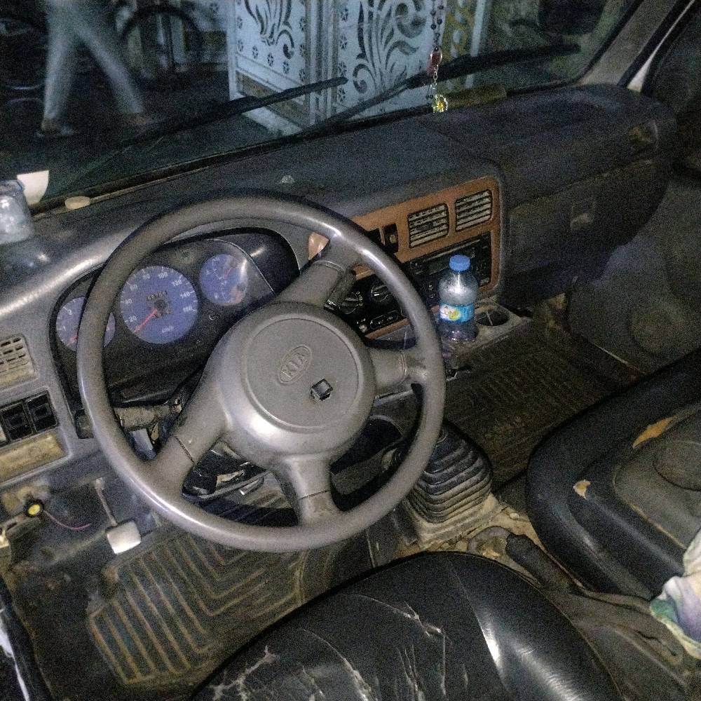 سياره لبيع فنتيره ام عيون رقمهة جديد بغداد 2002 سعر 75 وبيهة مجال مكان سياره ديالئ بعقوبه رقم هاتف    باسم الرديني***********