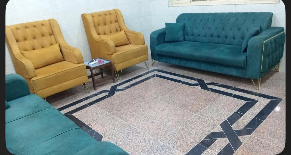 قنفات  8 مقاعد نظيفة و مابيهه اي ضرر كما في الصورة  مكان الطوبجي السعر  250علما اني مكلف بالنشر  للاستفسار الاتصال بالرقم    
‭***********‬
