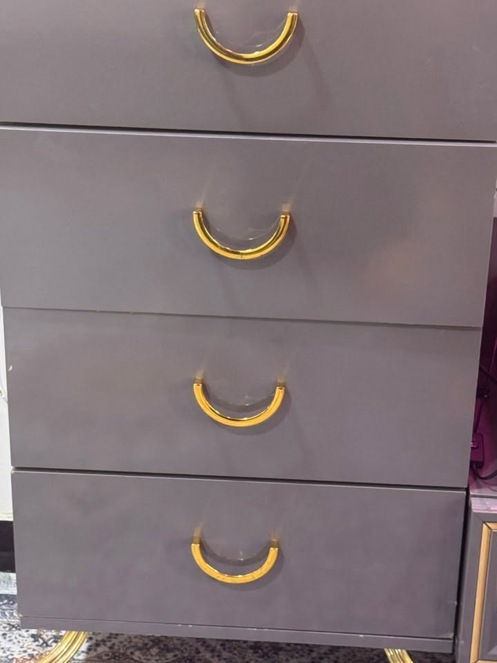 غرفه للبيع تركيه 8 قطع للبيع سعر 600 بيه مجال الشراي. عنوان البصرة القبله حي مهندسين رقم واتساب ***********
