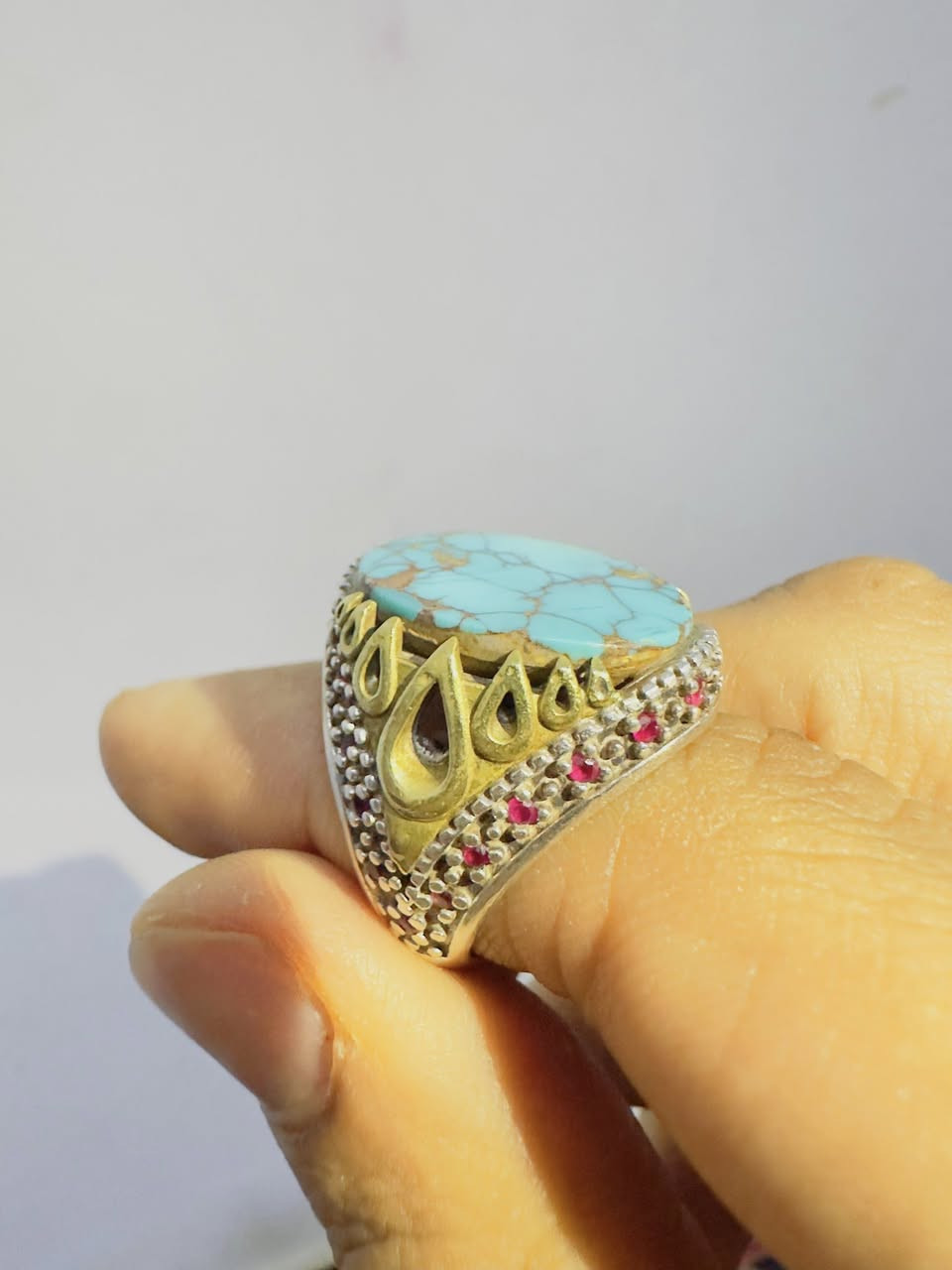 مرخصت ادمن الصفحه 
خاتم او محبس فيروز نيشابوري مرصع ياقوت شغله كلش حلو بل لبس فدشي قيم واخذ وذا متعرف شوفه الواحد يعرفله شوف سعر السوك ابيش وتعال راسل


**إذا كنت صاحب هذا الإعلان وتريد حذفه لأي سبب، رجاءا أرسل رسالة إلى الدعم الفني**
