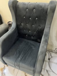 تخم للبيع كراسي عدد 4  ثنائي مقعد عدد 2  السعر المطلوب 550 الف  للتواص...