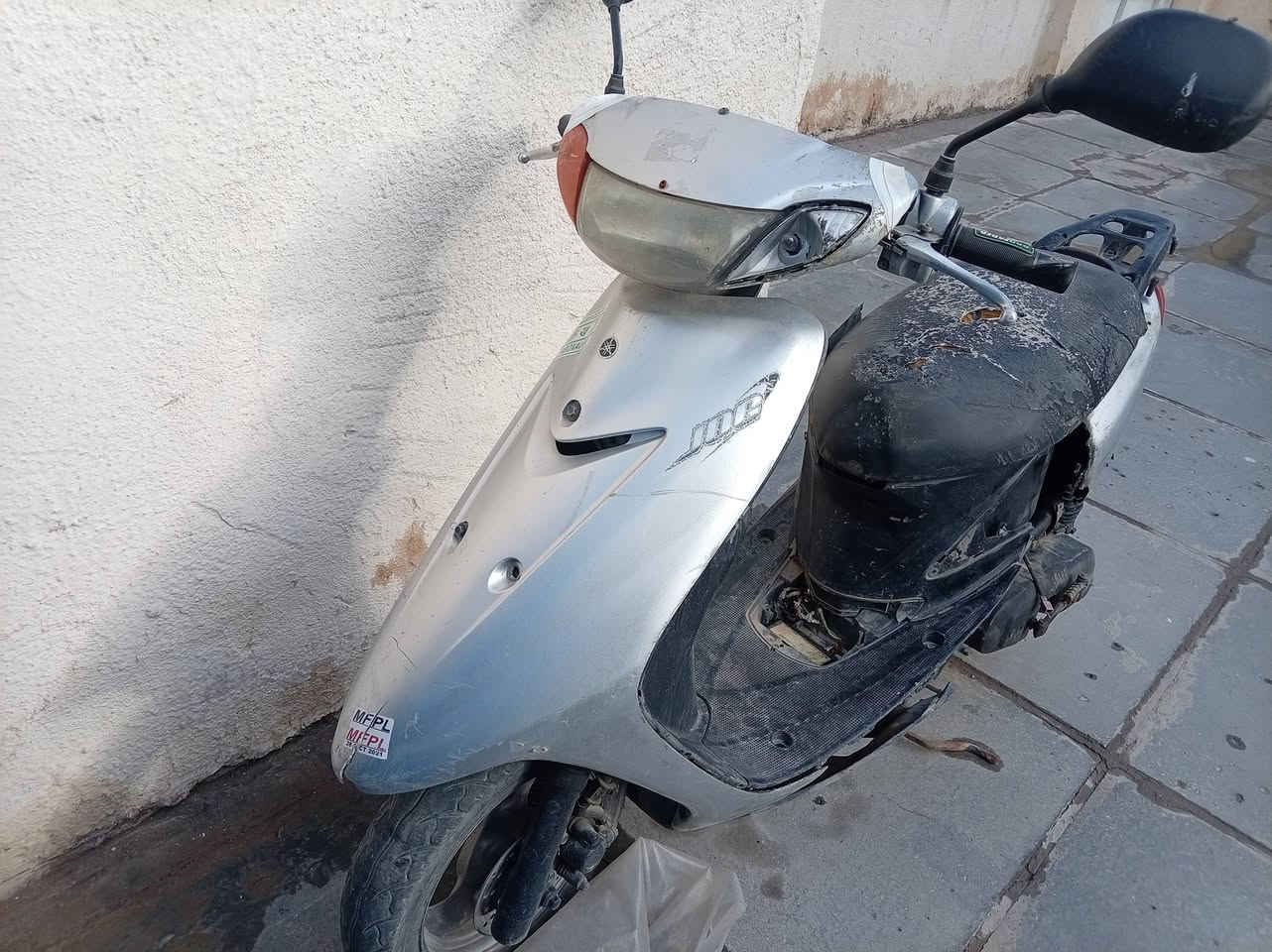 السلام عليكم
دراجة عصفوري 60 
جانت تشتغل طفت فجأة ابيع كوم حديد رجأن المو شراي لا يدخل 
لا تسئلني عله العطل رجأن
تايرات نضيفه 
سلف شغال بس يرادله باتري 
جوزه جديده 
السعر (100) وبي مجال حك الجيه مكاني بغداد البلديات 
رقمي ***********بي واتساب
