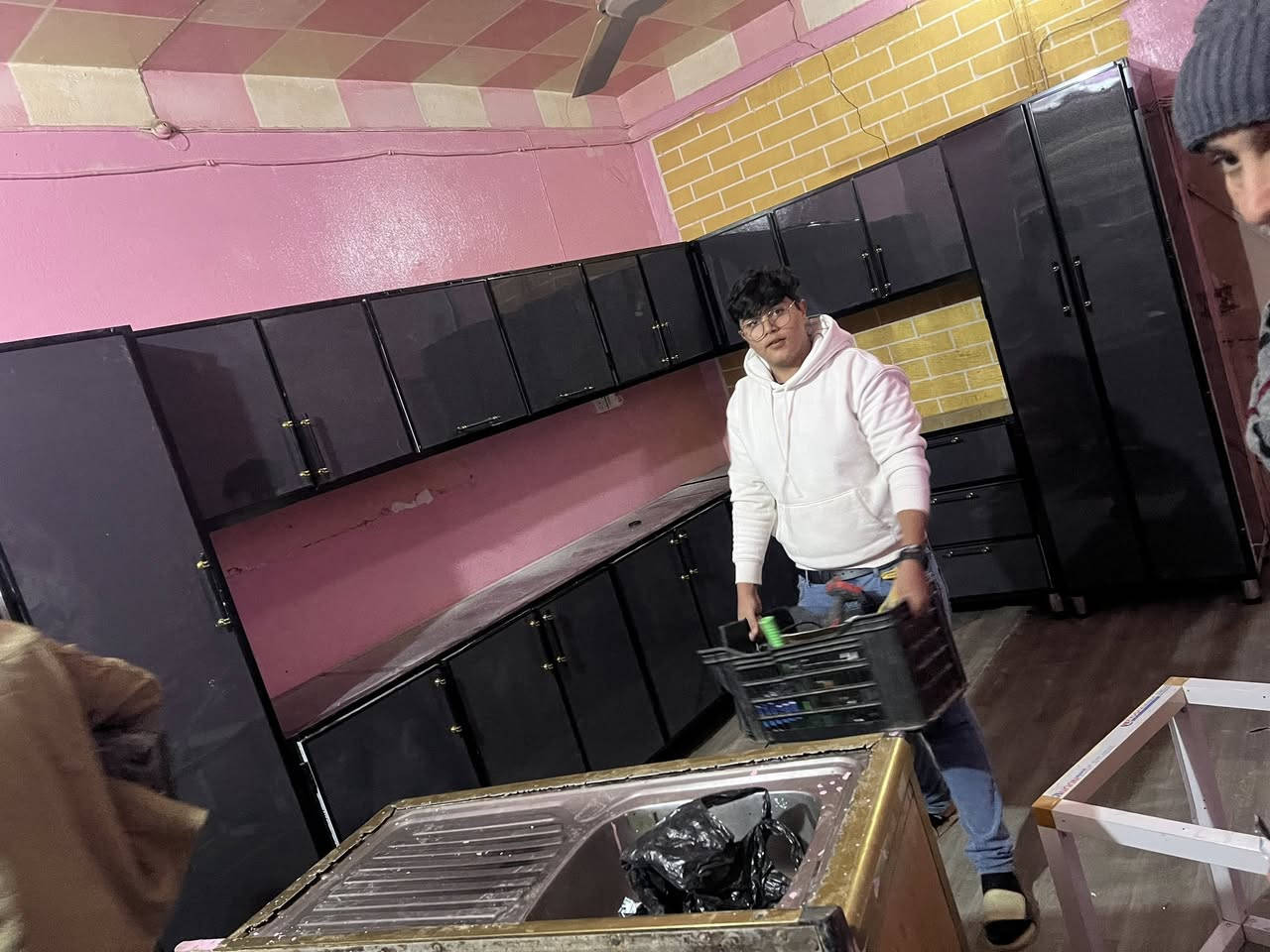 اللهم صلي على محمد وال محمد 
العمل مستمر ليلٱ ونهاراً 
من اعمال معمل سيد بشار القزويني  للأثاث وغرف النوم وحسب الطلب  و bvc و للألمنيوم الكائن في ال بدير شارع الرابط بين مضيف الشيخ مهدي رحم و بيت قائم مقام   للاستفسار الاتصال على هذا الرقم *********** او ***********
