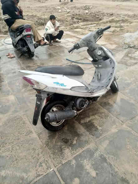 سلام عليكم دراجة مفتوحة و بيهة صوت كرنك الدراجة نضيفة كلشي ما عايزهة بس تبديل كرنك كلشي شغال سعر 300 قفل قفل لحد يجي يكلي نزلي رجأن هاذ. رقمي للتواصل *********** او راسني على صفحة
