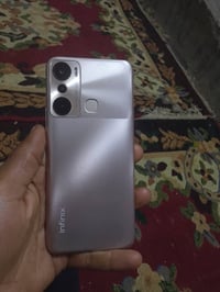 انفنكس هوت 20 • ١٢٨ • شاشة بيها فطور