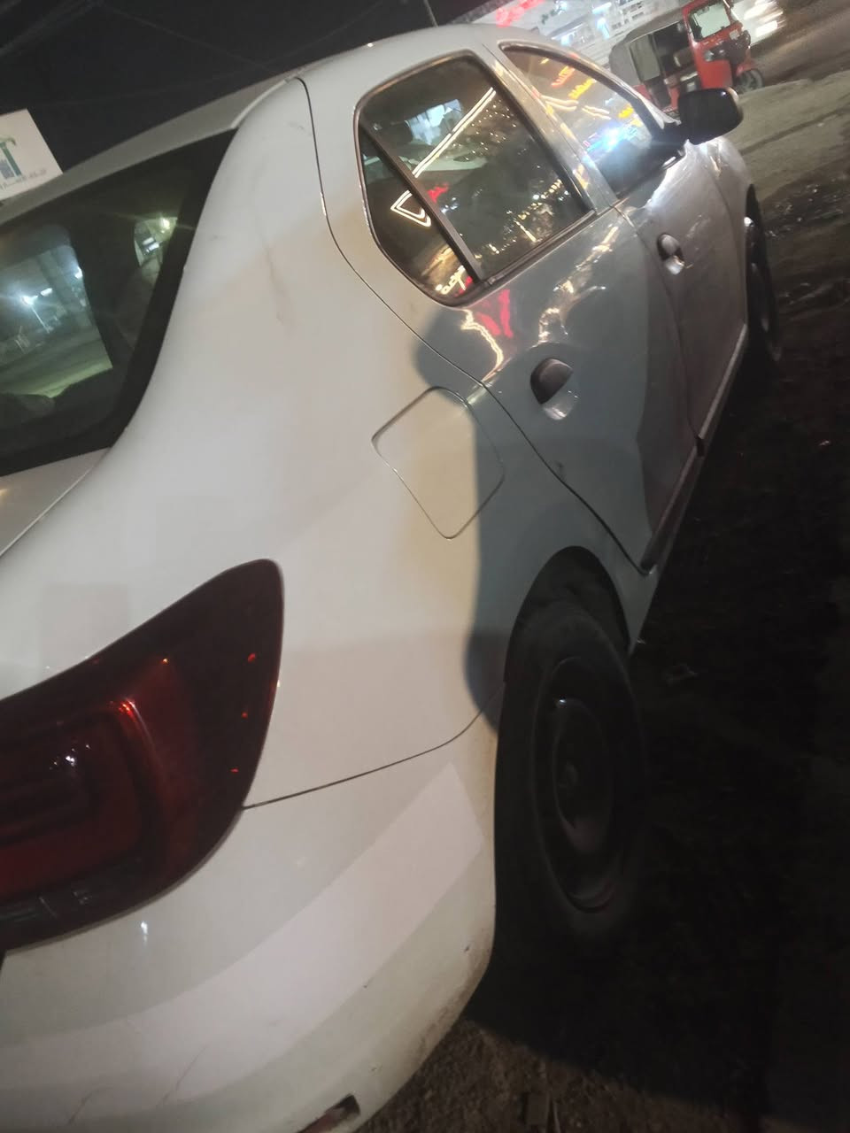 السلام عليكم 
رينو سيمبول 2019 
بيها صبغ ربع البنيد وجاملغ الايمن بارد والايسر هم بيه بارد 
المكينة بيها خشونه شوي بس لا تنقيص ولا تبخير نظيفة كلش كيرها شوي من يرجع نمره من لثاني للواحد بيها طبه تصير ما اعرف كالو حساس سلكتر وكالو جويتر رون اني مالي خلك تصليح ابيعها ع حطتها ومنزل من سعرها مكينه وكير 
وهيه ما بيها شي لبارحه جنت بكربلا رحت بيها  ومسويلها ادامه جديدة 
بلكات نوزلات مجاول فيت بم كله جديد 
السعر 67 وبيها مجال وماكو هيج سعر ب19 اسعارهن ثمانينات 
مكاني بغداد البلديات 
للاستفسار *********** اتصال او واتساب 
سيارة حلوه وبل عافيه على لي تصير نصيبه متوازي عل بيع
