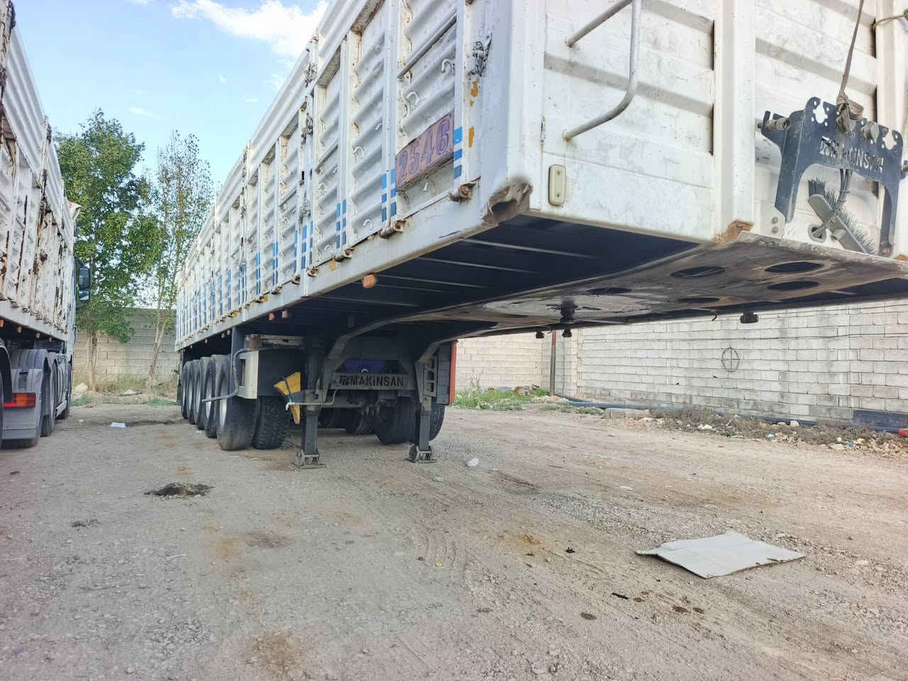 للبيع عربانة تركية ماكنيسان اربع محاور اربع محاور ابيع فصخ وربط وابيع شعار عربانة ***********
