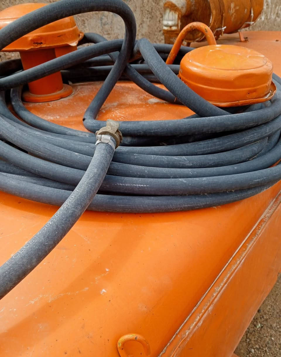 الة ضغ هواء كومبريسار
نظيفة كبير حجم مع جميع ملحقاتها 
الاستفسار اتصال على رقم 
‏‪***********‬‏
