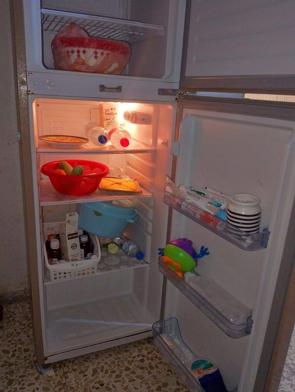 السلام عليكم عندي ثلاجه من شركة نوال تفريزهه ميه بالمبه نضيفه الله شاهد 90وبيهه مجال رقمي للتواصل ***********
