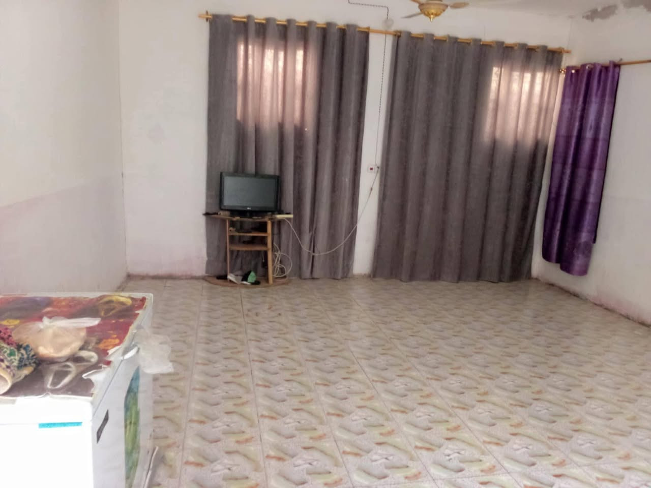 للبيع بيت مساحة 240 الرميثة /منطقة الجزرة  قرب  بيوت موسى ال عناد بي كافة الخدمات البيت يحتوي على 3غرف  وهول وبراني وصحيات  داخلية وخارجية  وحديقة خارجية بناء طابوك عكادة بناء جديد ب2022 السعر 65 وبيه مجال
للاستفسار ***********
