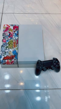 Play Station 4 Slim white بلي ستيشن فور نسخة الابيض سلم الاصلي  مع جوس...