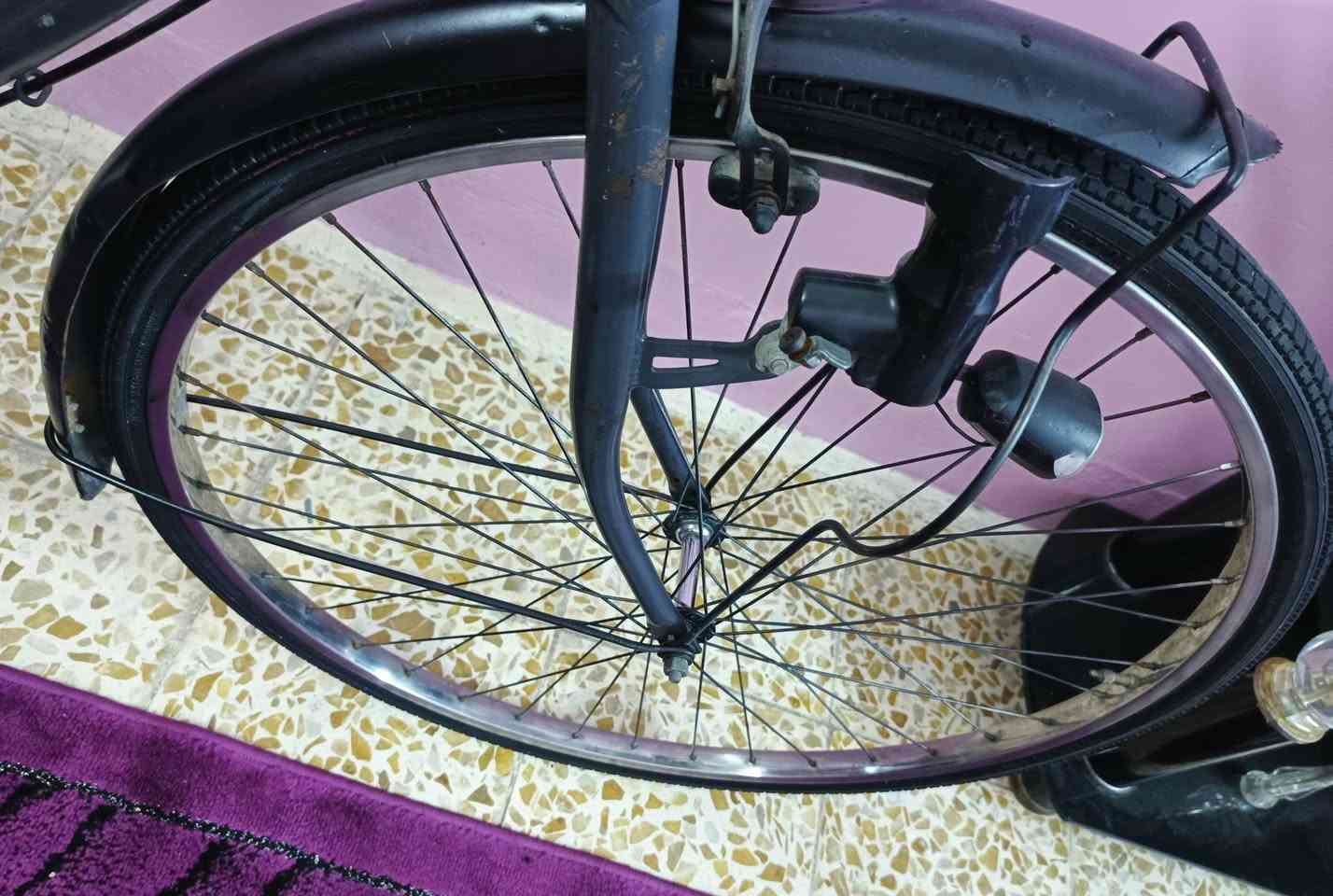 السلام عليكم بايزكل للبيع عبد الحليم مال باله اللون فيلي 🖤🖤  الحجم 27اصطابات كاملين  تيرات وجوابا جديد الاصلي دينمو شغاله ثلجي الضوء السعر 70 وبي مجال الاستفسار على الخاص او على هذا الرقم ***********
