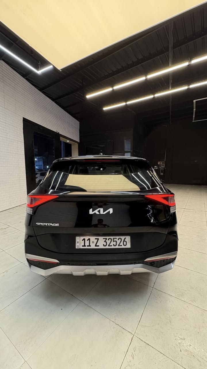 سلام عليكم
Sportage 23 EX وارد أمريكي 
مواصفات 
رادار جانبي 
 رادار أمامي 
توقف ذاتي 
داخل ابيض جلد 
تدفئة مقاعد 
كشن كهرباء 
قطعتين تبريد
مكينه 2.5 تنفس طبيعي 
ماشيه mi 51 
فول ما عده الفتحه 
رقم بغداد بسمي 
مكان السياره كربلاء حي الحسين 
السعر (205$) او بيهه مجال 
للأستفسار (***********) 

(ملاحظه حادث السياره فقط قبق جنطه بدون دواخل بدون بجم بدون شواصي)
