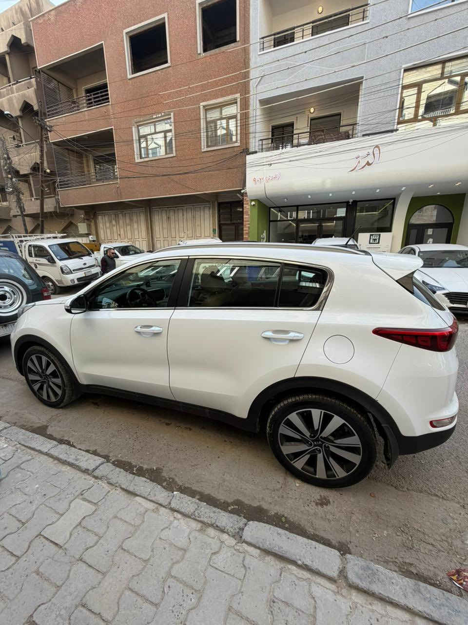 كيا سبورتج مديل ٢٠١٨
فول مواصفات عده البصمة 

بنوراما 
مكينه 2000 دوش
كشن جلد حمصي 

حساسات امامي خلفي 

كامره و شاشه 

مري شفط 

زراك امامي 

قطعتين تبريد 

وارد خليجي وكاله الدوليه ماشيه ٩٦ كيلو 

سياره مكفوله بدون بارد و صبغ 

سعر ١٩٣

***********موقع السياره الكاظميه
