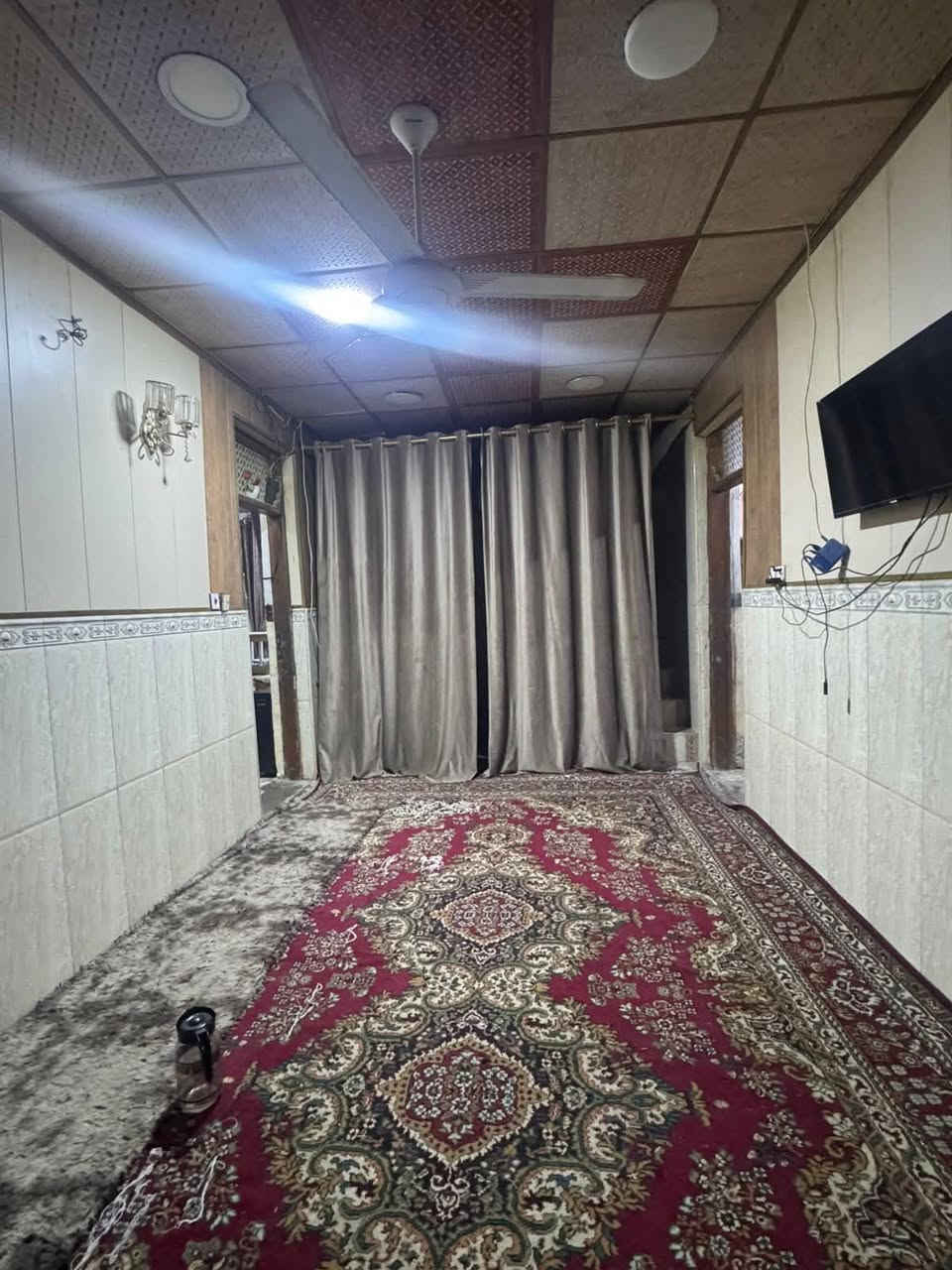 بيت للبيع تجاري النجف الاشرف حي الجزيره شارع النخيل المساحه 240م للاستفسار الاتصال ***********
