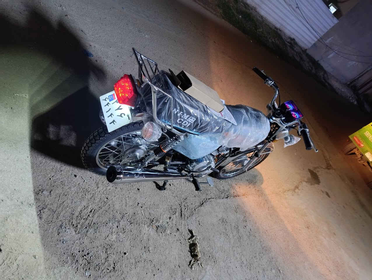 السلام عليكم
للبيع
دراجه نامه شبه اصلي 
لون مميز 
دراجه زيرو بعده عله السحك
***********
