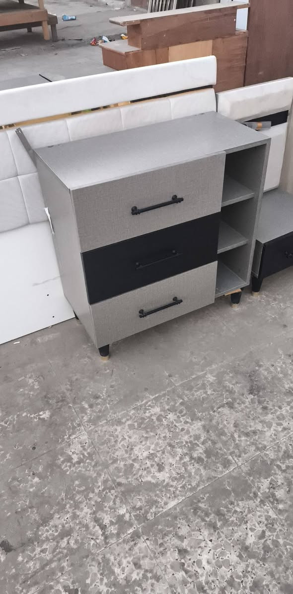 غرفه تركيه خمس قطع نضيفه للبيع اي ضرر مابيه سعره 450 معه شد ونقل كامل اتواصل ***********
