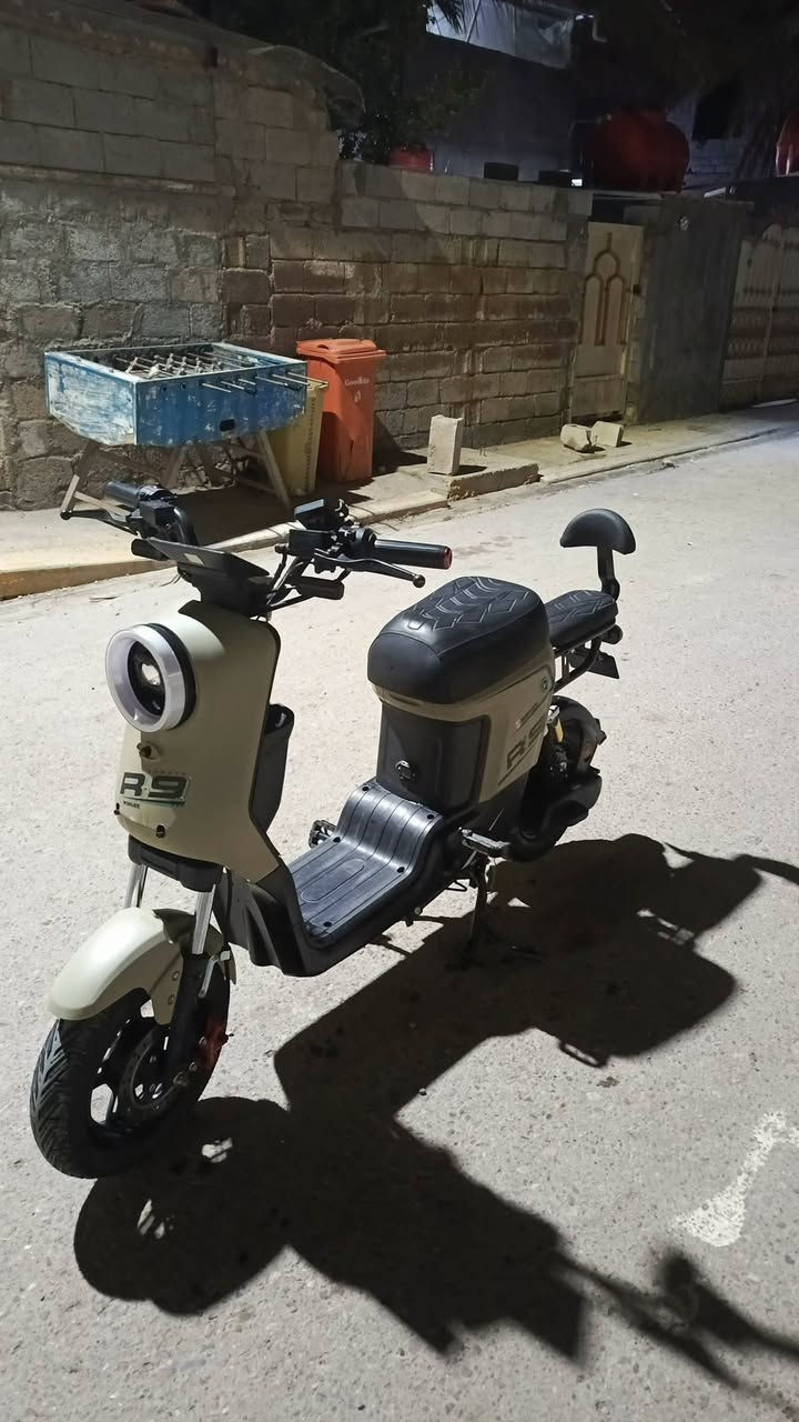 سلام عليكم دراجه R9دراجه جديده بطاريات لكبار ولي لصليات ام لفسفوره وسعر 450وبيهه مجال مكاني ديالى بعقوبة بهرز وشراي يراسلني وتساب أو خاص ***********
