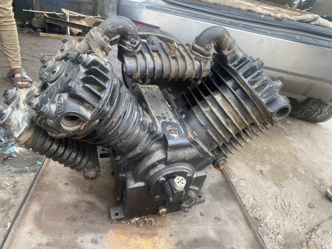 عندي ٣ تاروسات للبيع ٢٠٠ الف مكاني بغداد حريه
***********
