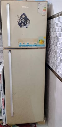 ثلاجة • سعر خاص • للبيع