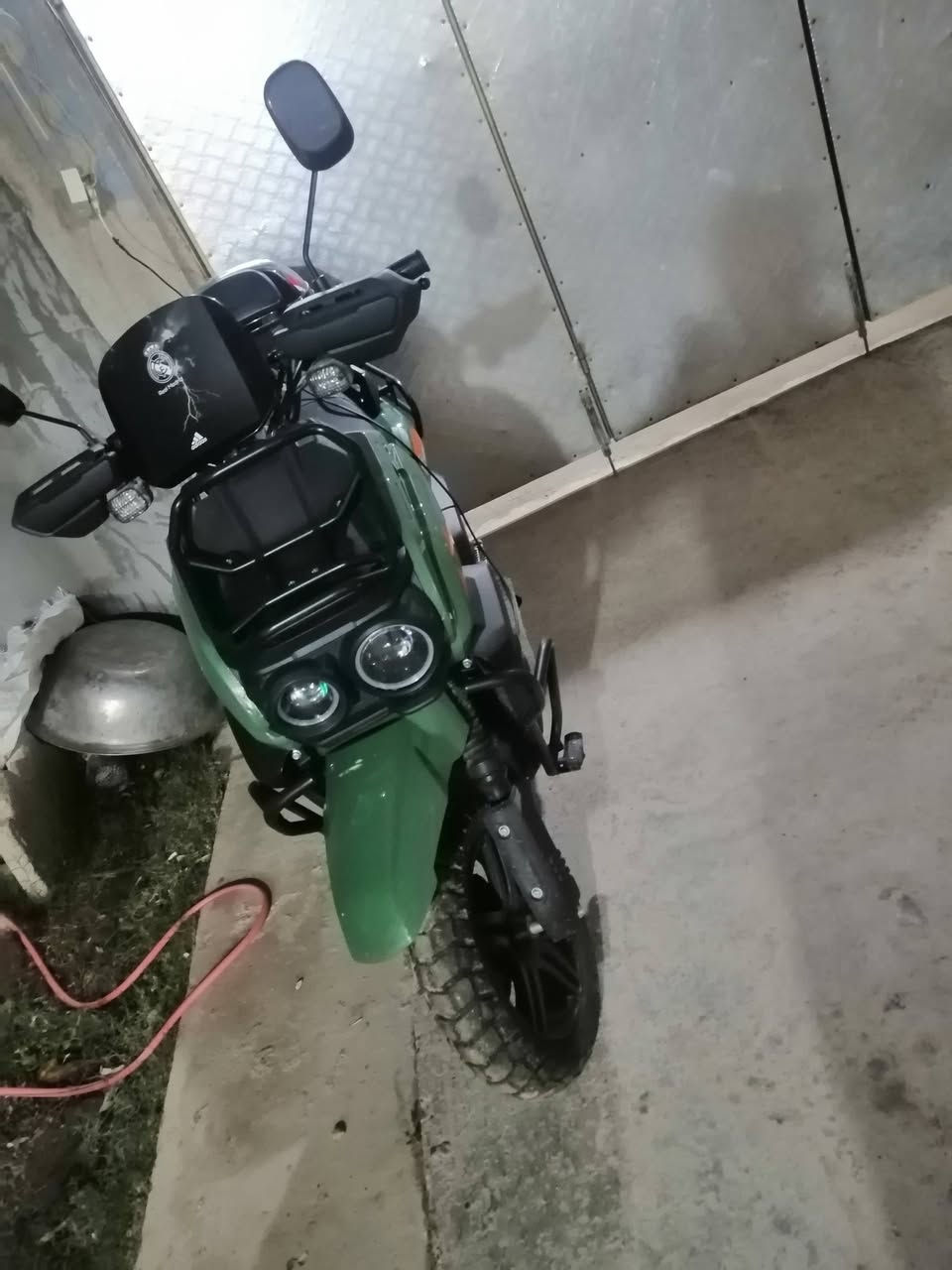 مرحبا عيوني موجود ماطور شحن 6 بطاريات 25 اباجي تخم بطاريات لون مميز فول نظافه ***********
