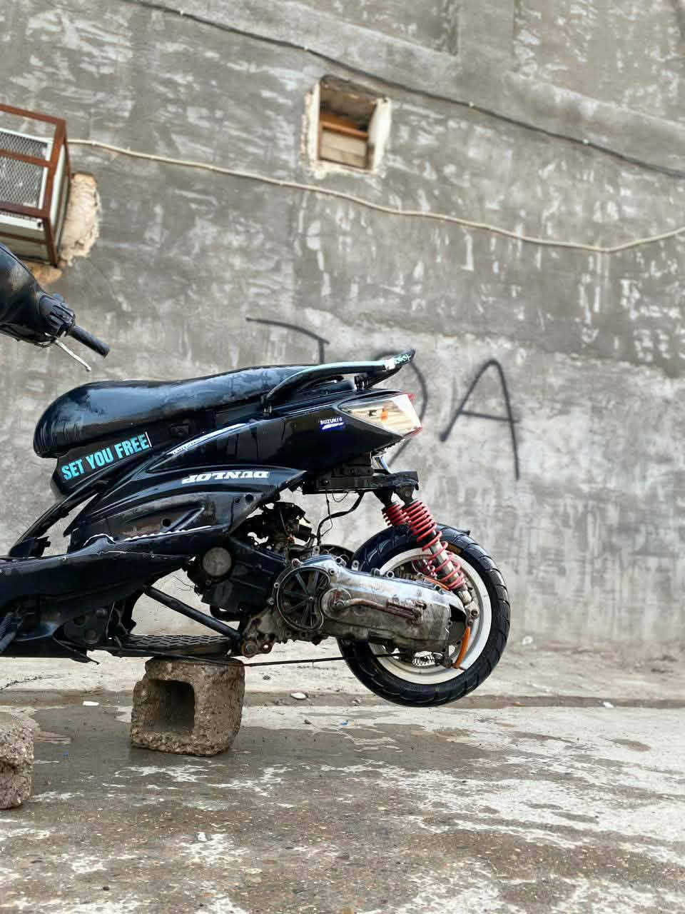 سلام عليكم  سكنس فحل للبيع  مزوده مكينه راجع شلعه ومعدل دراجه حلوه دراجه مناقصه شي سعر ٤٠٠وبيه مجال متواجد خاص او ‏‪***********‬‏ اذا اكو مراوس (بوليس ماكس عدله او بكير) 
عادي 💙
