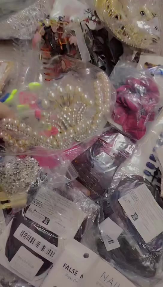 ٣٥ قطعة إكسسوارات شعر ب٣٠ الف
التاج الأول وحدة ينباع اقل شي ب١٥ الف


**إذا كنت صاحب هذا الإعلان وتريد حذفه لأي سبب، رجاءا أرسل رسالة إلى الدعم الفني**