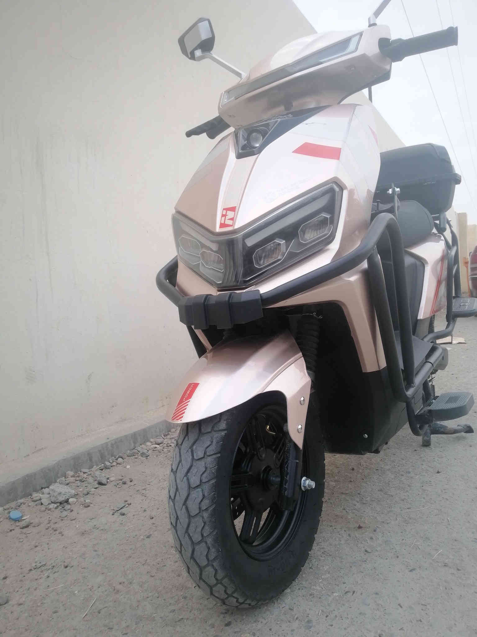 السلام عليكم ماطور شحن للبيع 
شركت نايسي شكل السكنس الحديث المميز
 المميزات
 تايرات جدد
رجوع بك  مع مثبت سرعه
ثلاث سرع 
ابريكات دسك ابو الدهن
مدرع من كل الجوانب 
لايت زنون مع دبل اشاره
لون الماطور المميز عسلي
بطاريات ام ال32امبير 
ام بي اثري 
ثلاث انضمه تشغيل 
اسويك وتحكم عن بعد وبصمه عدد2
قبل 20يوم اخذته 1150
بعده وضع الشركه فول 
السعر الحالي 1000 مليون وبيه مجال
للاستفسار ***********
